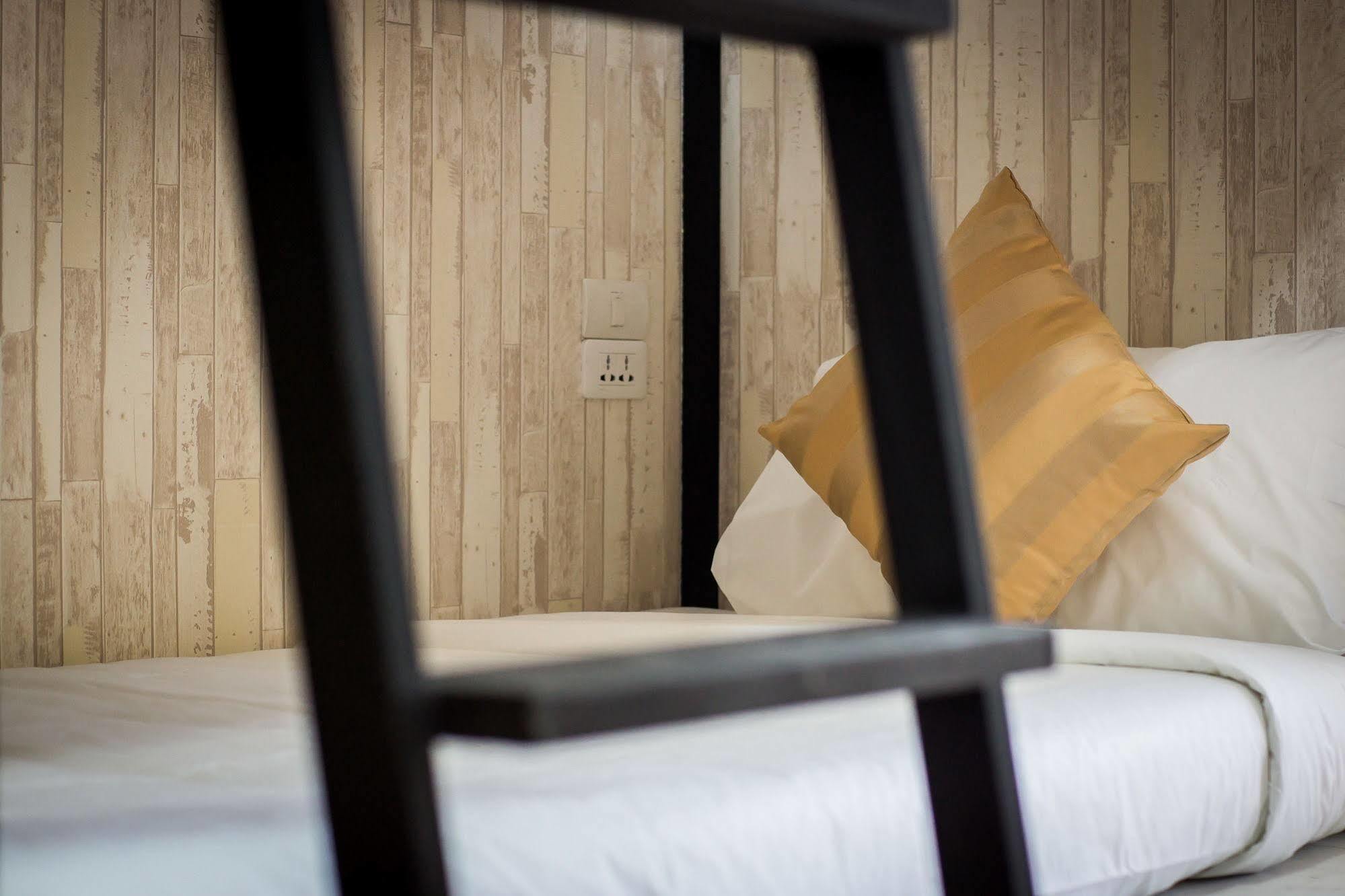 Hostel At Thonglor Бангкок Экстерьер фото